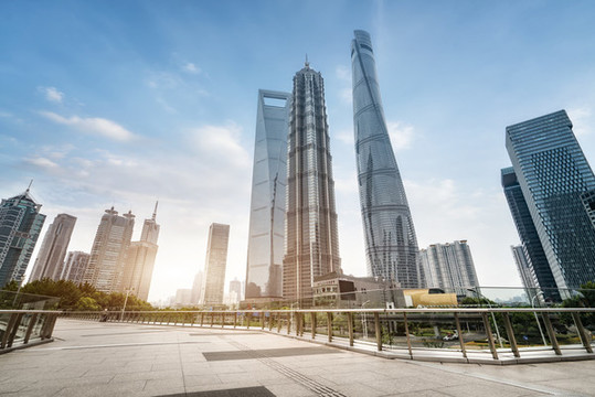 仰拍摩天大樓建筑景觀