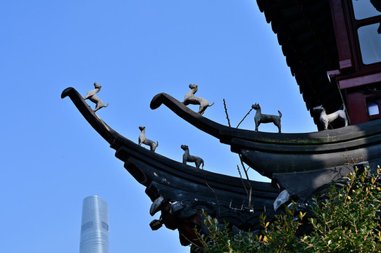 中式古建筑飛檐上的動(dòng)物裝飾