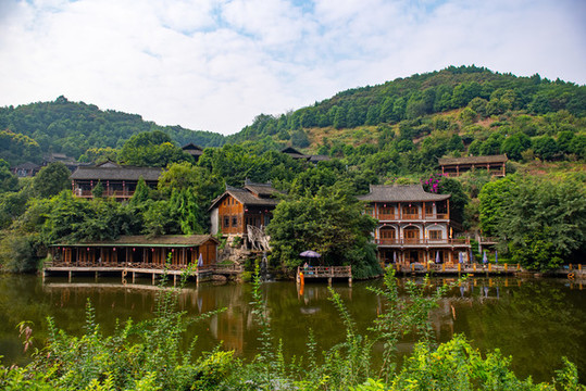 龍泉山莊