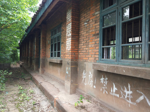 廢棄學(xué)校