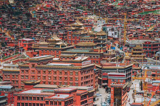 色達(dá)五明佛學(xué)院