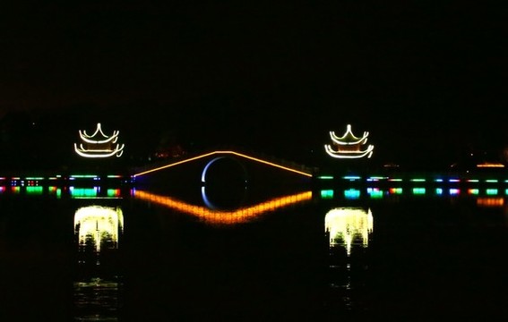 生態(tài)公園夜景