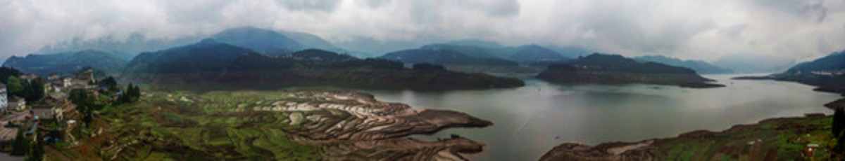 雅女湖全景圖