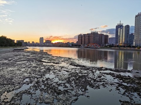 布爾哈通河