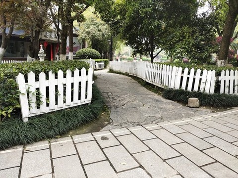 公園木欄桿
