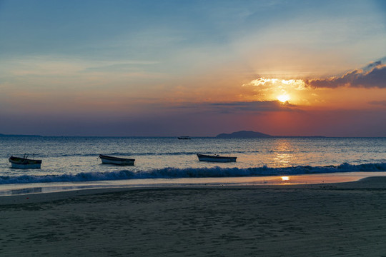中國(guó)海南三亞椰夢(mèng)長(zhǎng)廊海邊夕陽(yáng)