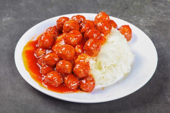 紅燒丸子蓋飯