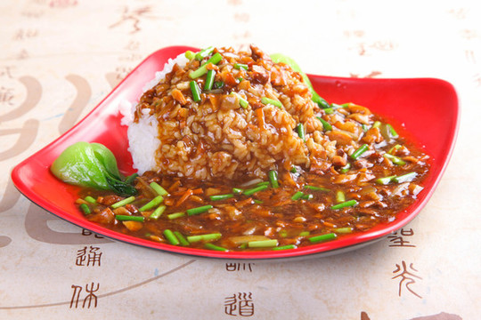 秘制醬肉蓋飯