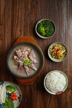 牛肉湯飯?zhí)撞? style=