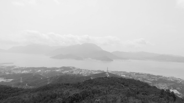 排牙山俯視黑白照