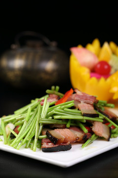 蘆蒿炒臘肉