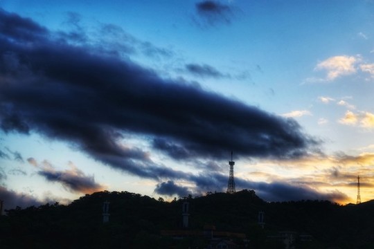 北固山雨后的積云風光