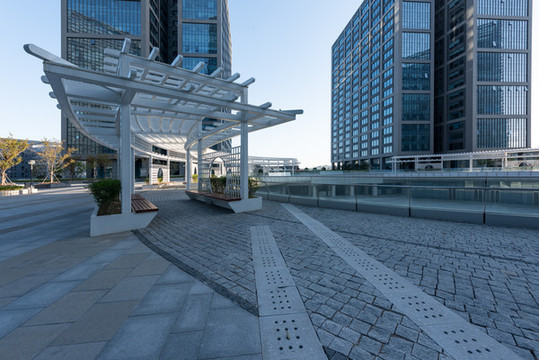 現(xiàn)代建筑外面