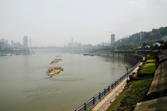 重慶山城霧都南濱路長江