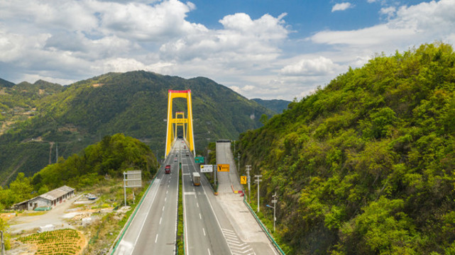 滬渝高速四渡河特大橋