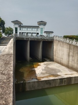 水庫大壩