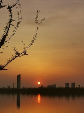 湖邊夕陽