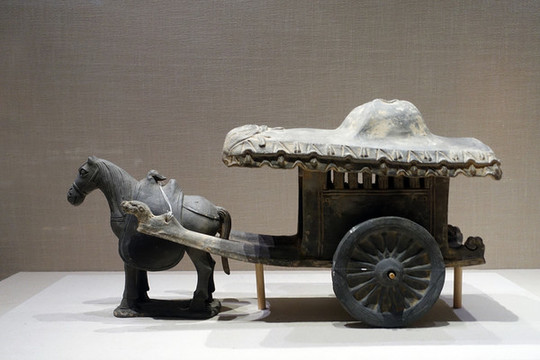 元代灰陶馬車
