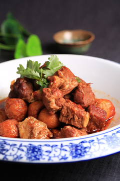 虎皮蛋燜牛肉