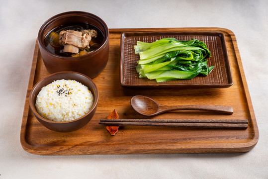 中式養(yǎng)生菜肴