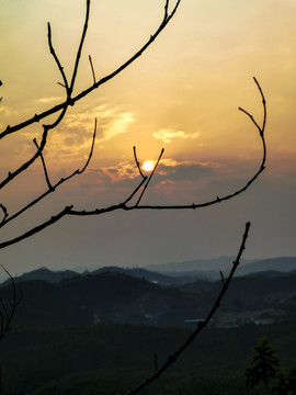 山頂夕陽(yáng)
