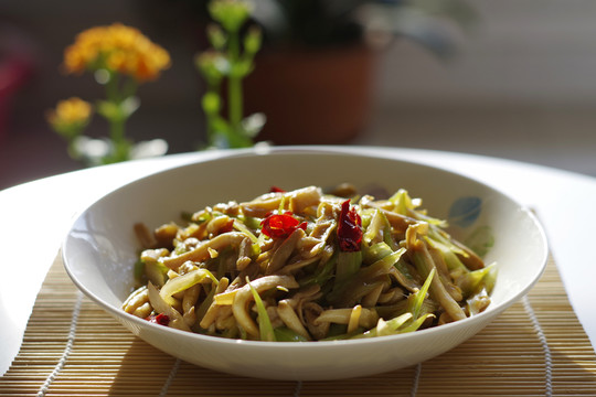 蘑菇炒肉絲