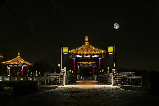超級月亮下的中國長春市景觀