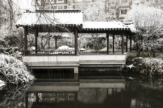 雪中亭閣
