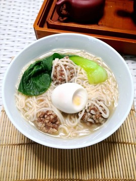 雞蛋丸子面