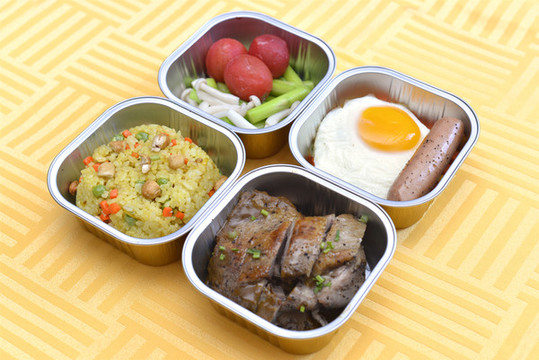 快餐盒飯包裝的餐點(diǎn)