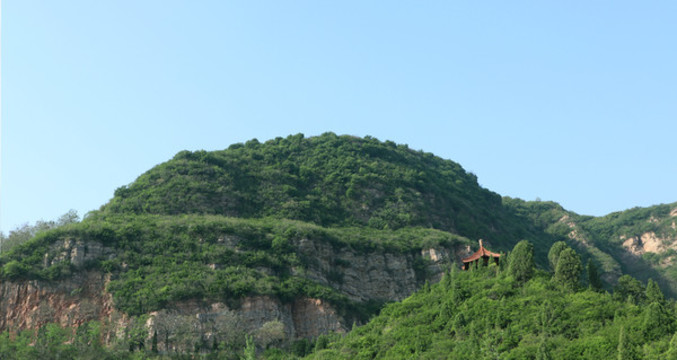小山