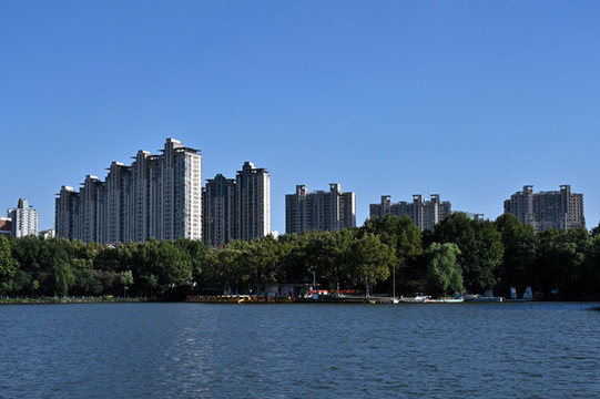 上海長(zhǎng)風(fēng)公園的銀鋤湖