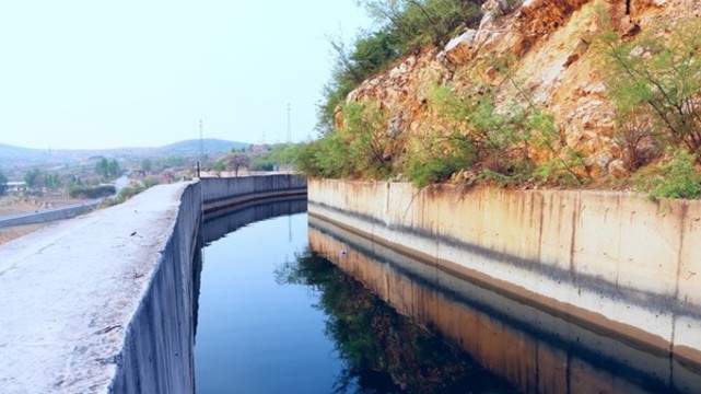 險峰渡槽