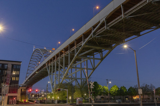 城市中的高速公路橋