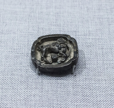 獅紋銀帶扣