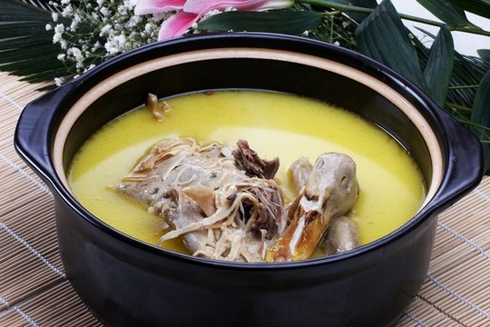 煙筍燉老鴨湯