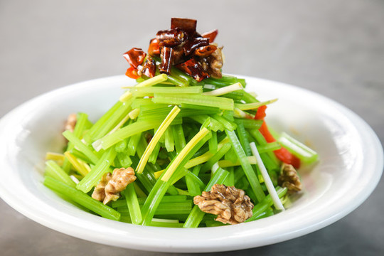 信陽(yáng)芹拌桃仁