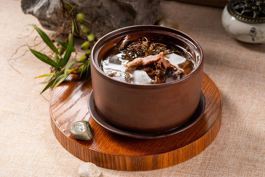 石橄欖燉水鴨湯