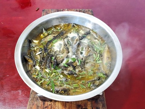 泥鰍火鍋特寫