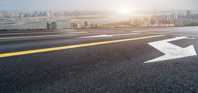 高速公路和城市景觀