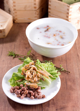 拆肉柴魚花生粥