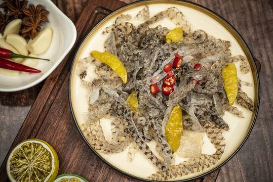 泡椒酸辣魚皮