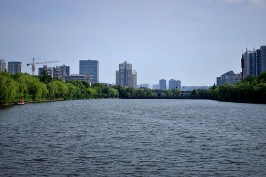 運(yùn)河兩岸