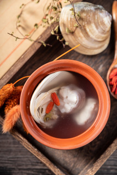 海蚌鰻魚(yú)湯