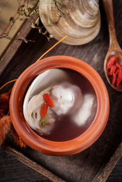 海蚌海鰻魚湯
