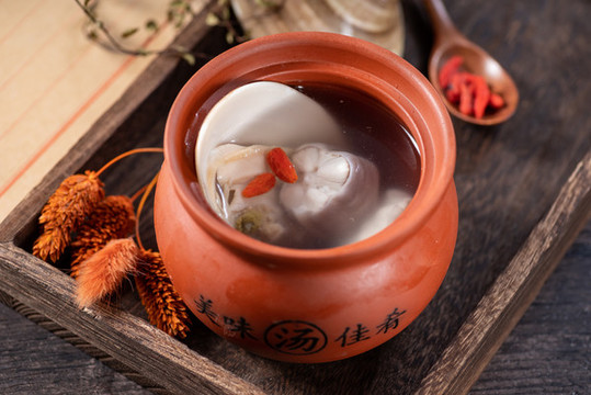 海蚌海鰻魚湯
