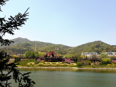 湖光山色美麗的綠植造型