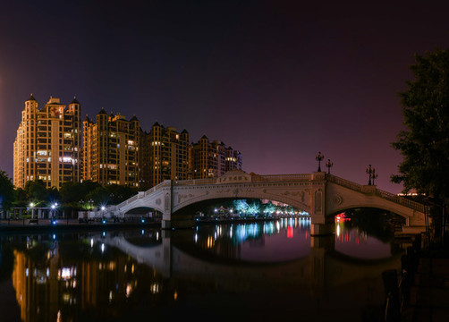 河岸小橋