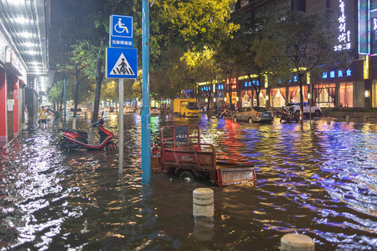 水浸街頭