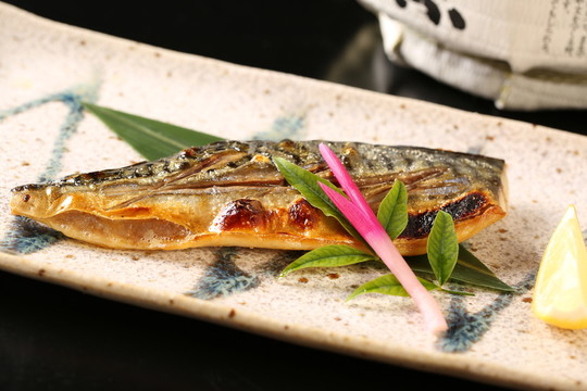 鹽烤青花魚